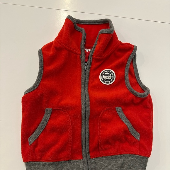 4/20$ CARTER’S Red Fleece Vest With Grey Trim Size 12 months - Picture 2 of 10